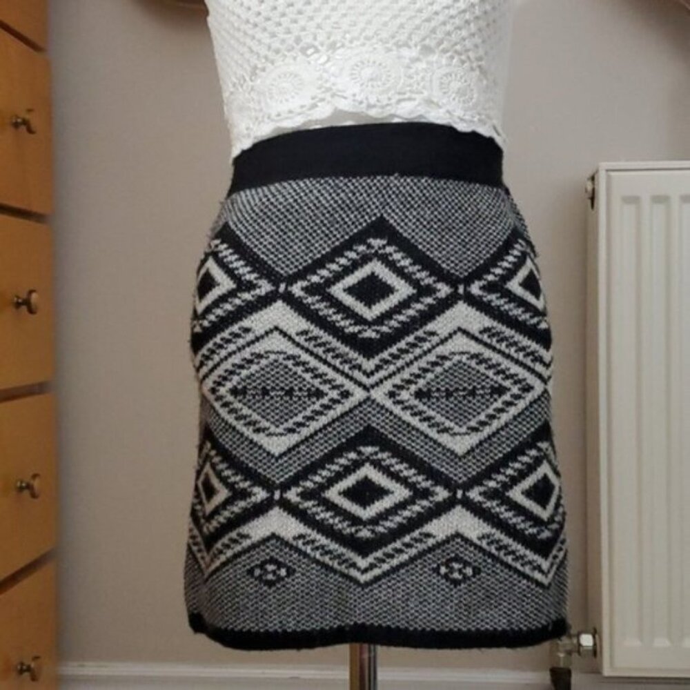 Dynamite Mozaic Pattern Knit Highwaist Skirt-Xs